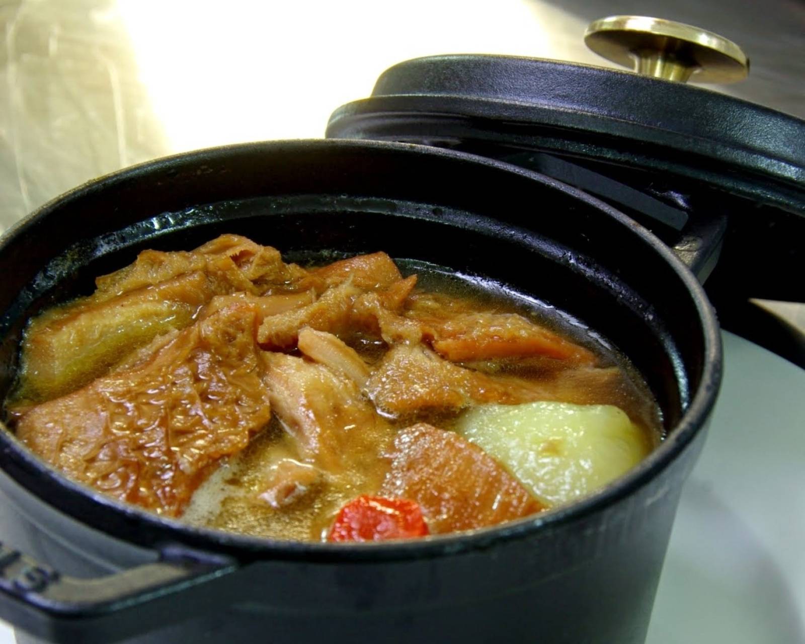 Plat de Tripes à la mode de Caen du Bouchon Normand, cuisine fait maison et traditionnelle récompensée au Grand Prix de la Tripière d'or.