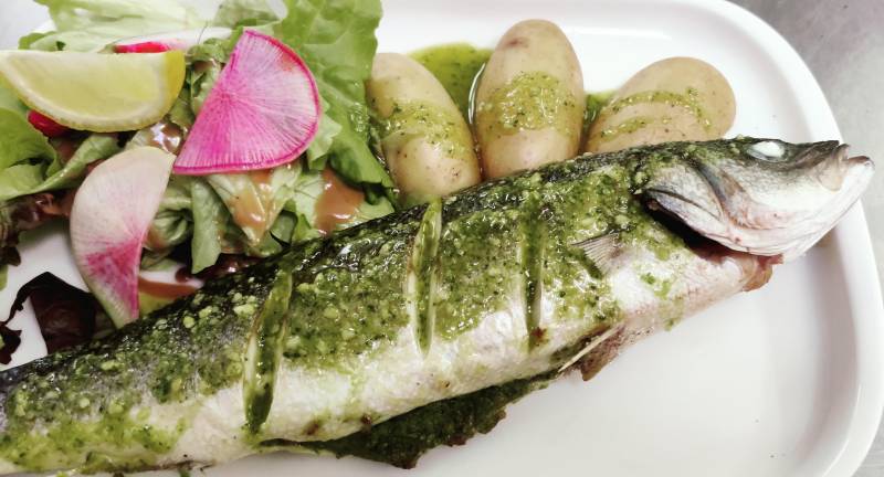 Bar Entier grillé poisson noble restaurant au Havre