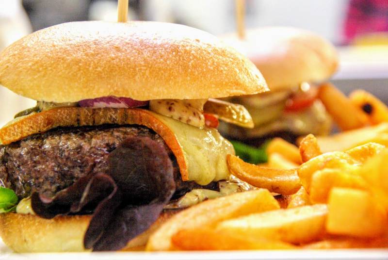 Le Burger qui Tabasse au Havre : Viande Hachée sur Place, issue de Carcasse Entière. Le Goût de notre Expertise Boucher !