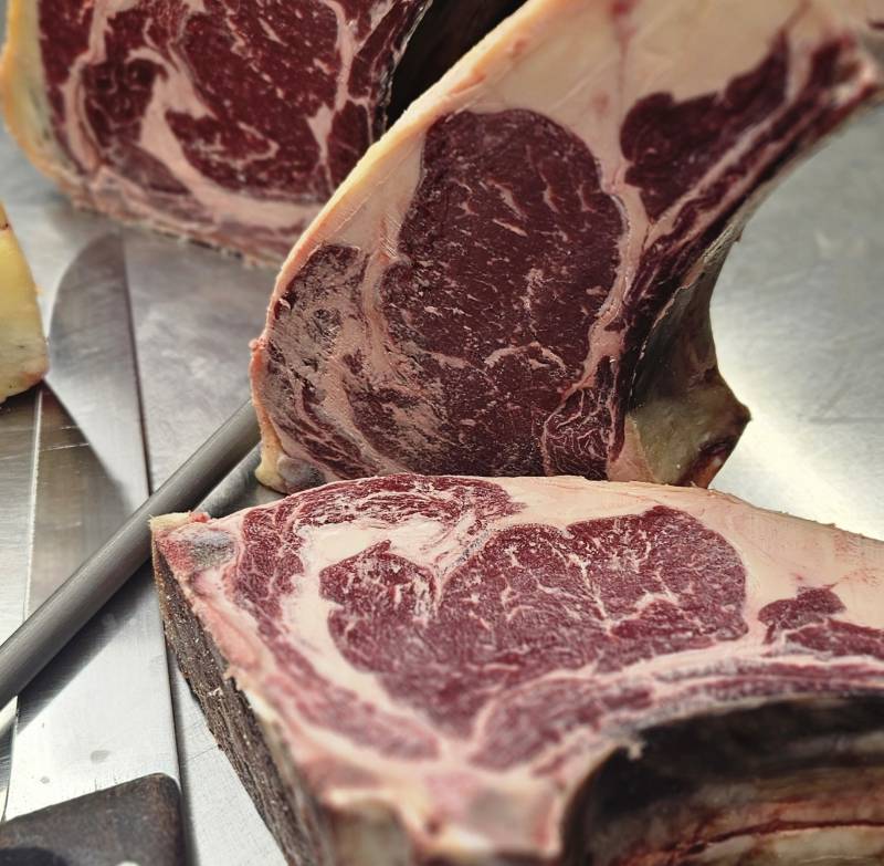 Viande de Bœuf d'Excellence : Maturation Conduite par Nos Soins, Carcasse Entière. Le Savoir-Faire Exclusif du Spécialiste de la Viande au Havre !